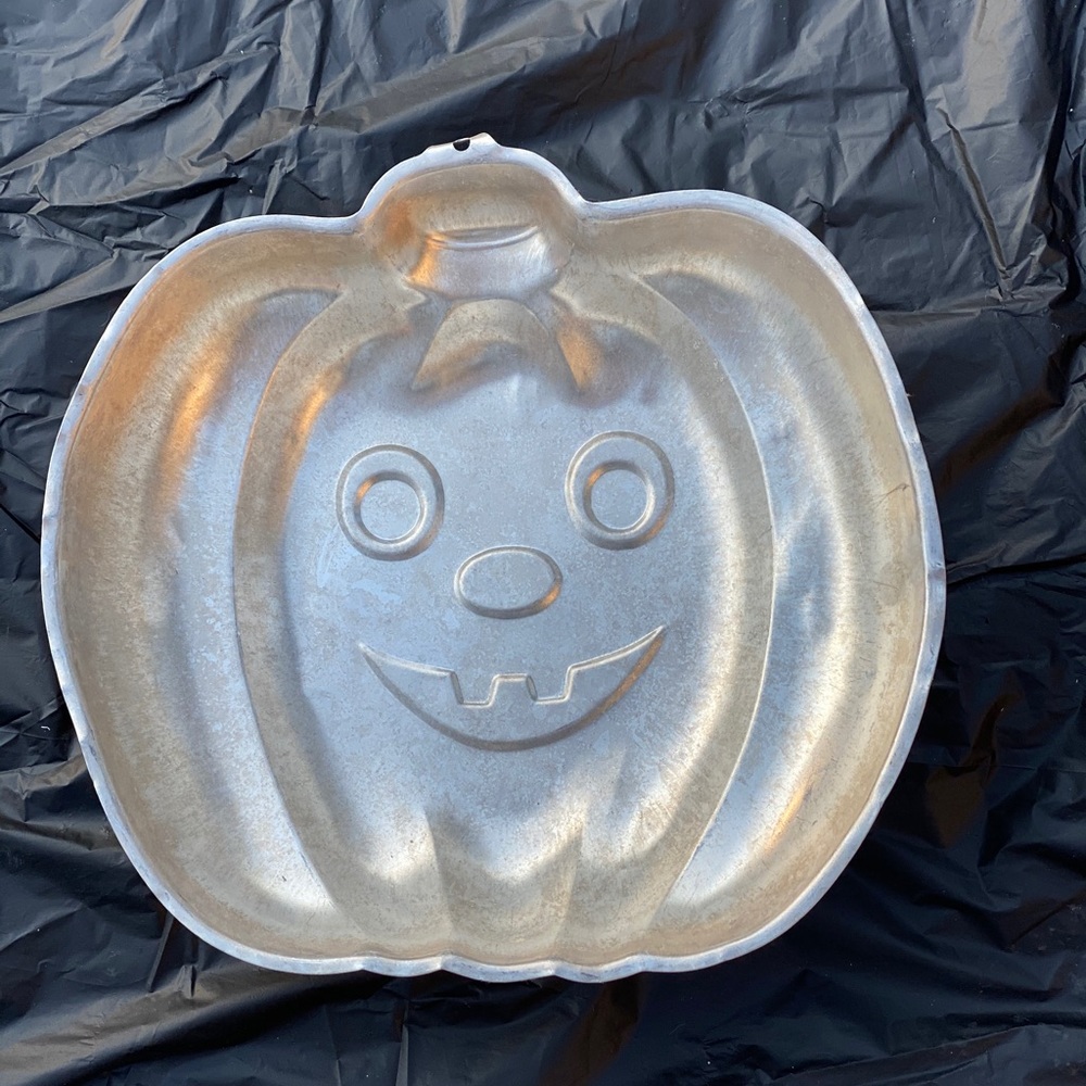 Jack o’lantern cake pan